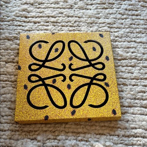 🧡 NEW Loewe limited edition Speckled Yellow Gift Box - Picture 2 of 5
